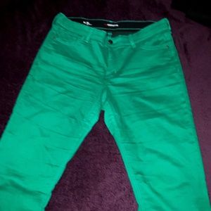 Liz Claiborne Kelly Green Capri pants size 14 with a mid rise waist